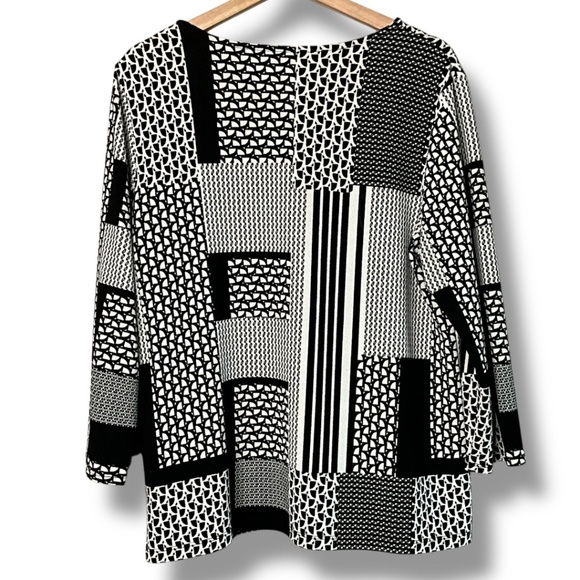 CHICO’S EASYWEAR Vee Neck Popover 3/4 Sleeve Top B&W Patchwork Print US Sz L - Picture 3 of 9